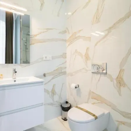 Appartement Hanza Tower Luxury 24 Pool & *