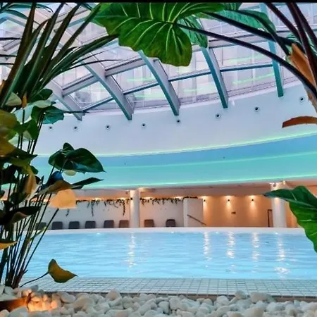 Hanza Tower Luxury 24 Pool & Appartement